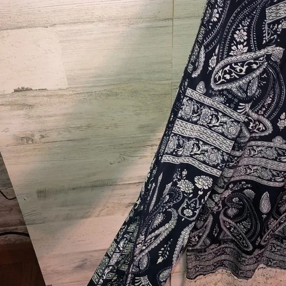 Rue21 blue and white lace graphic dress open sleeves knee length size large​​ - Picture 8 of 11